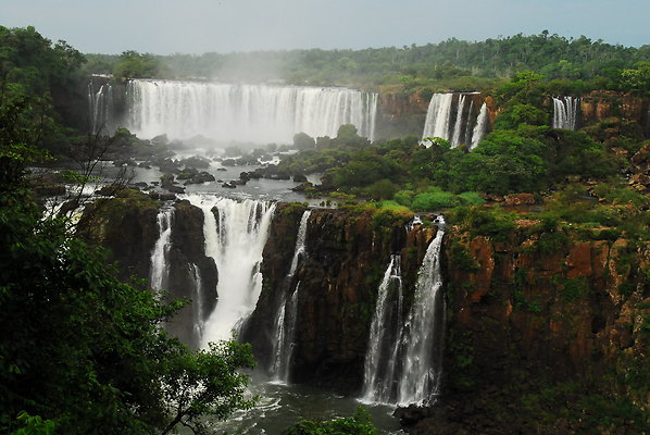 3BB Iguazu Falls down path Details (14)